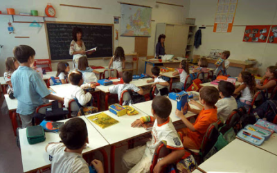 El Estado apoyará a las familias con material escolar y almuerzos gratuitos