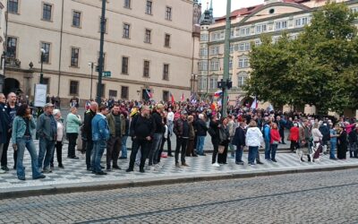 Manifestación en Praga terminó con tensiones entre bloques rivales