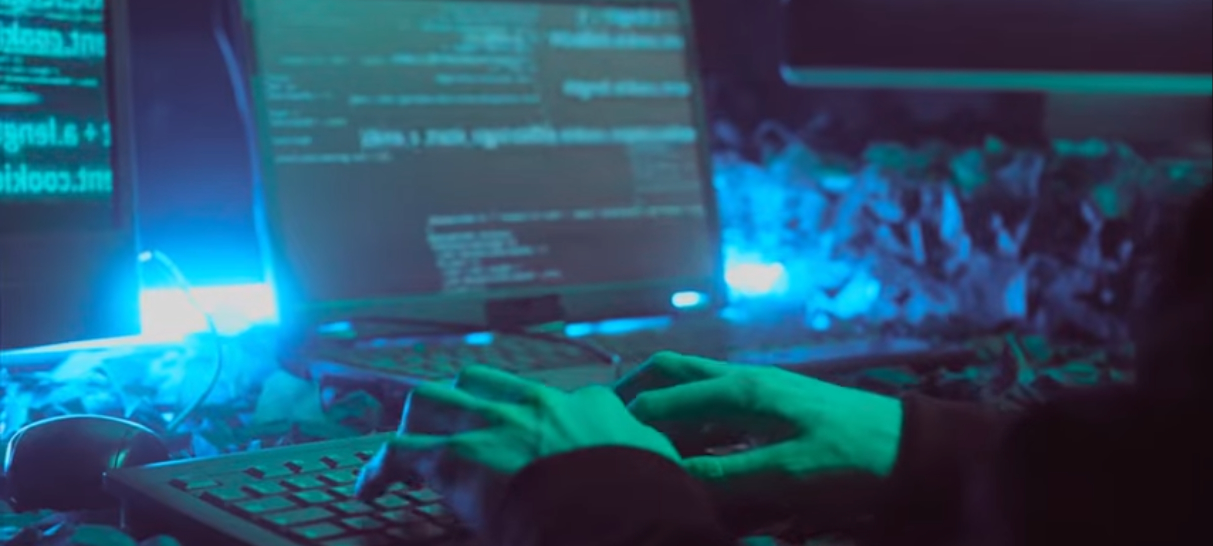 manos en computadora Estudiantes